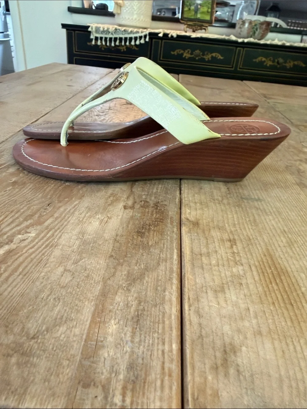 Tory Burch Pale Yellow Leather Thong Sandals with Gold Logo